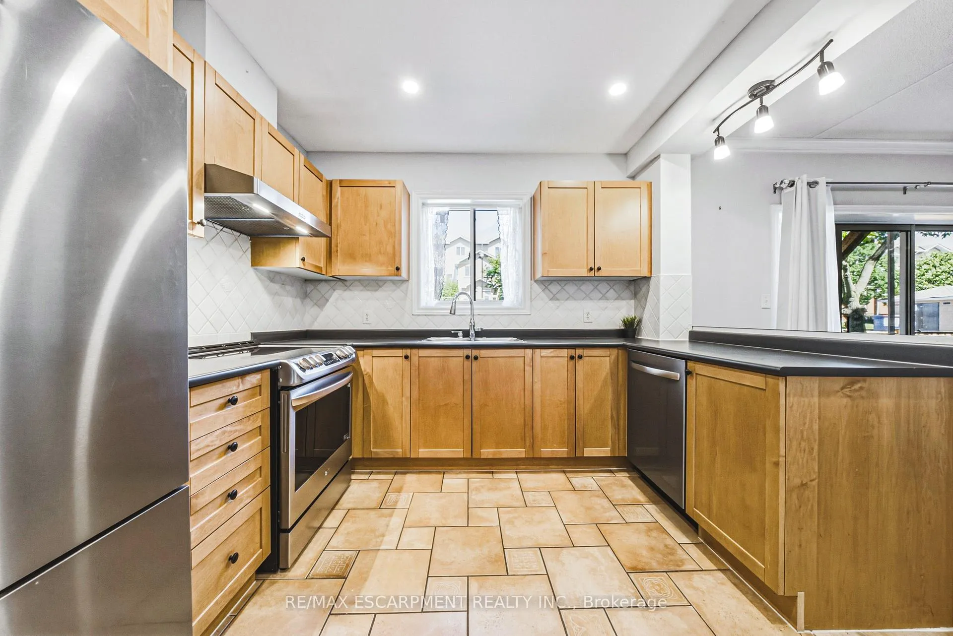 Photo 8 of Unit 42, 4045 Upper Middle Road, Burlington, Rose — HOMEH