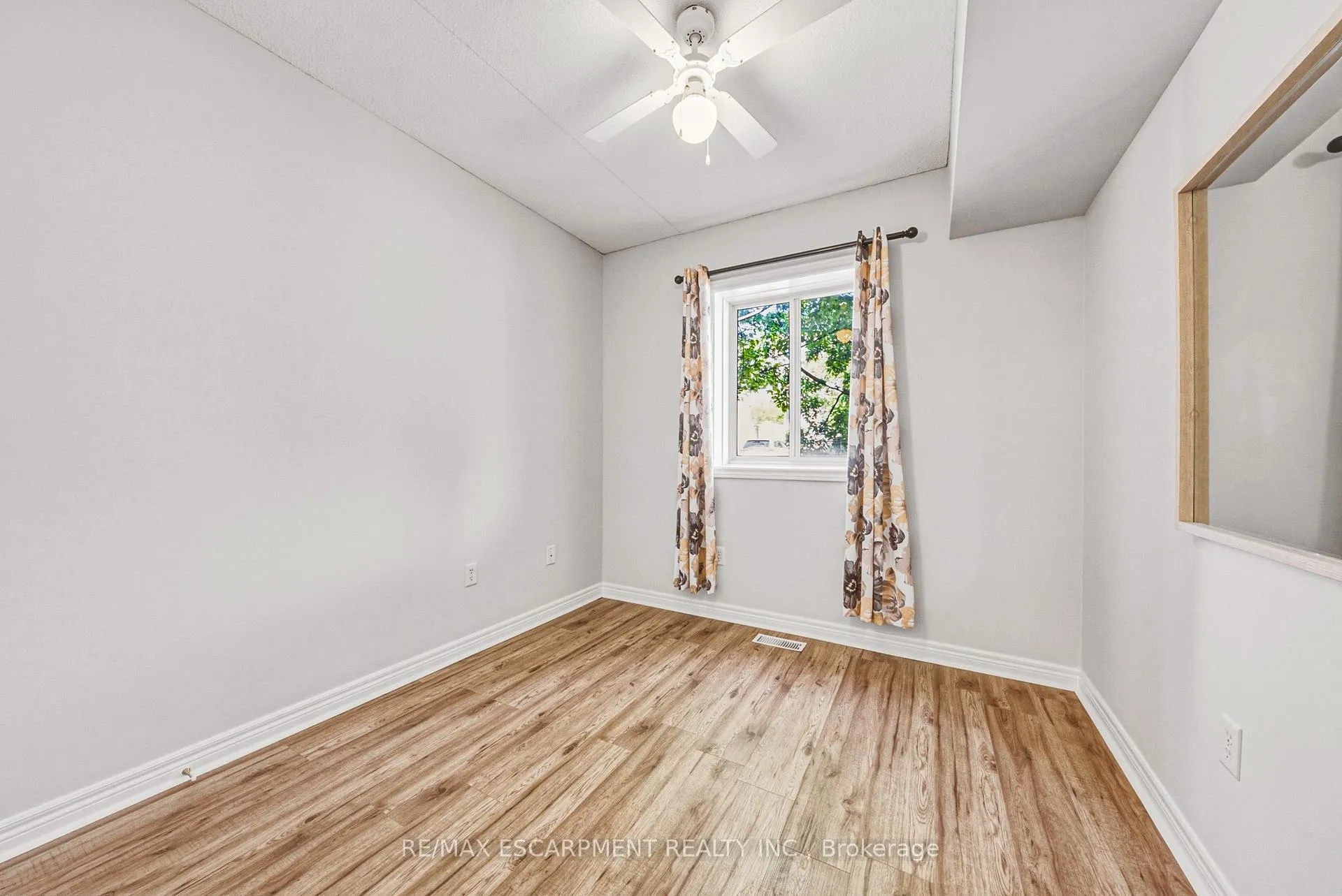 Photo 11 of Unit 42, 4045 Upper Middle Road, Burlington, Rose — HOMEH