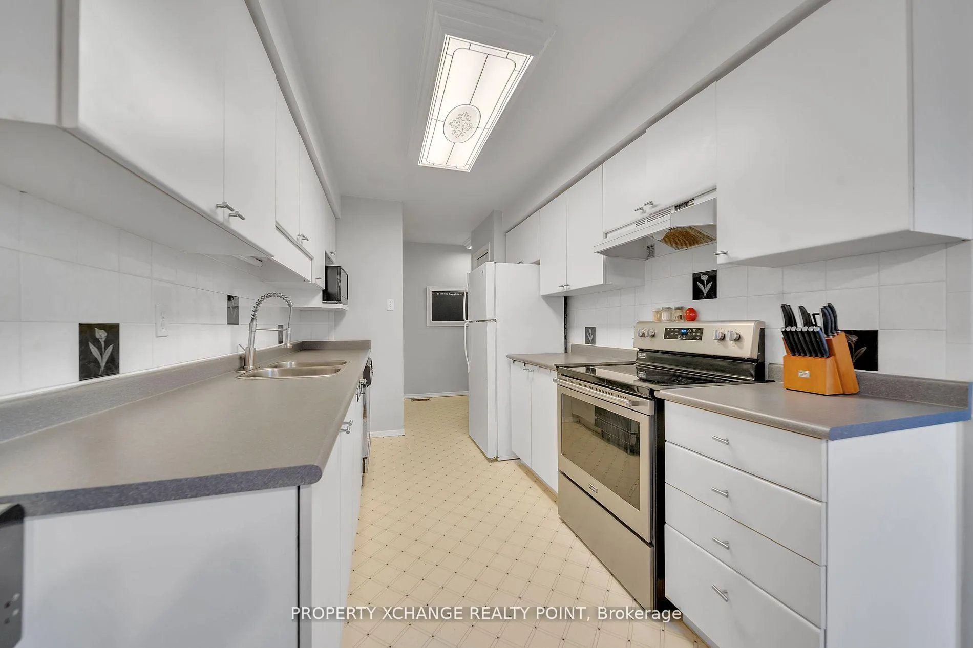 Photo 18 of 244 Candlewood Drive, Hamilton, Stoney Creek Mountain — HOMEH