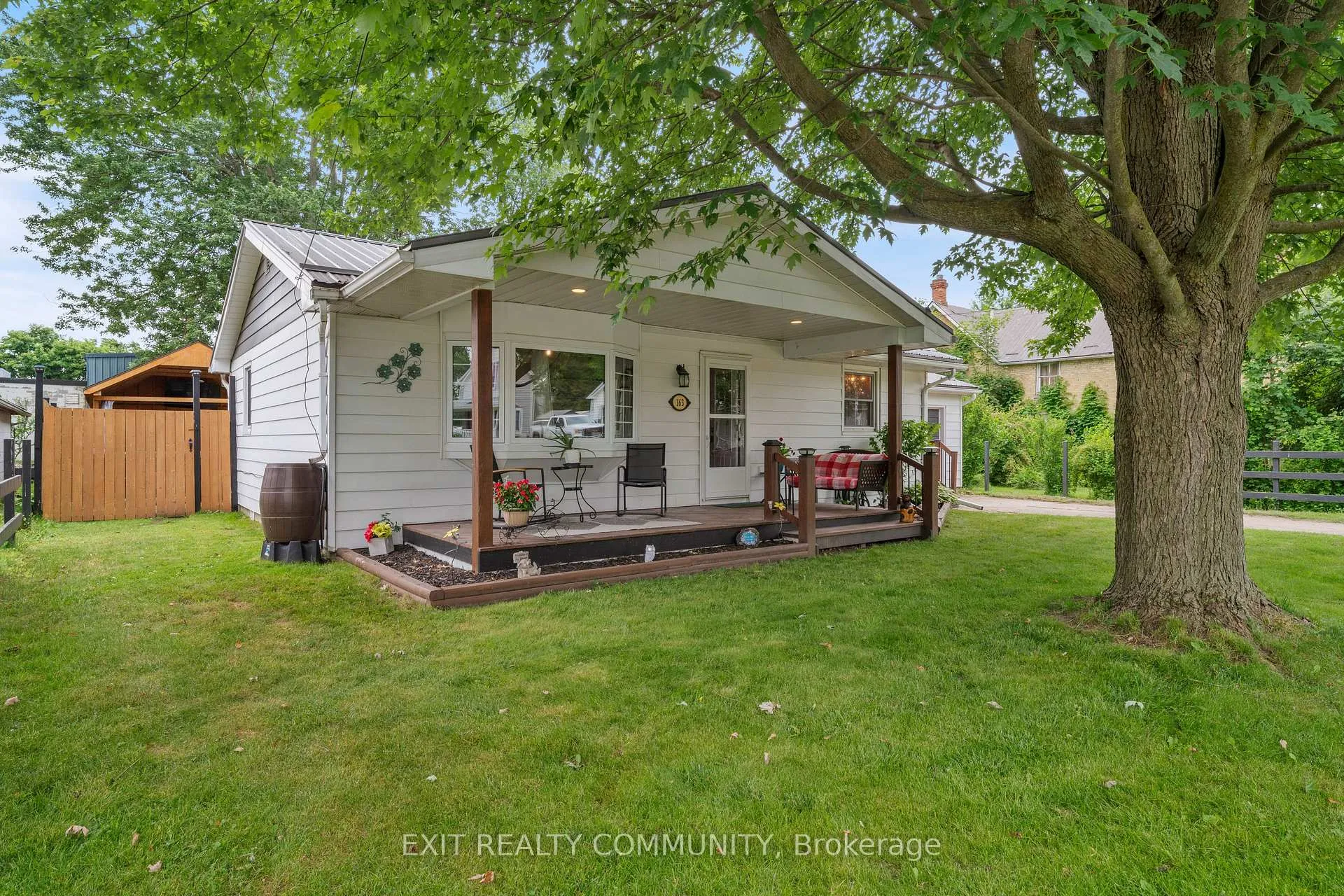 Photo 2 of 163 Elm Street E, Chatham-Kent, Bothwell — HOMEH
