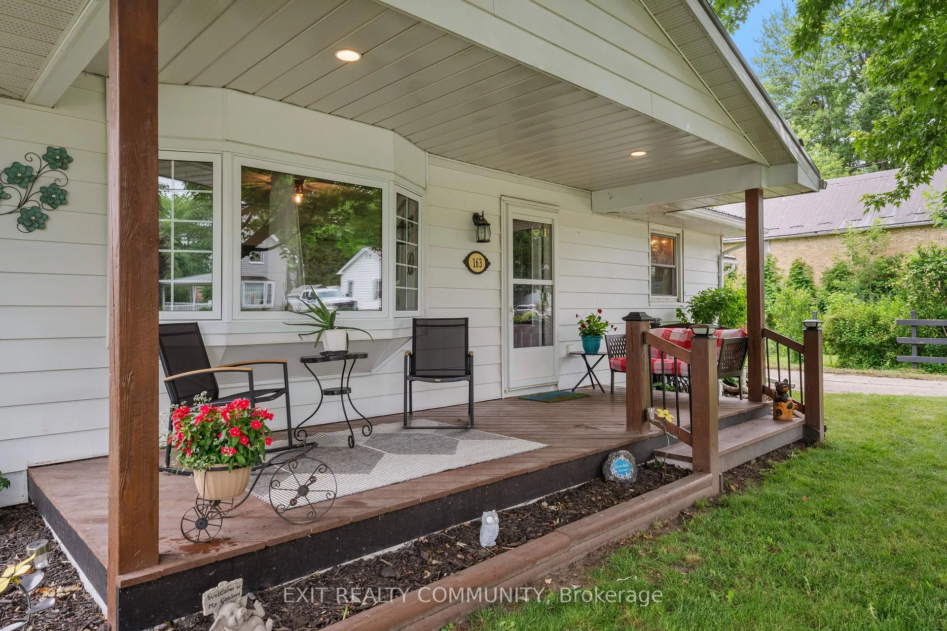 Photo 3 of 163 Elm Street E, Chatham-Kent, Bothwell — HOMEH
