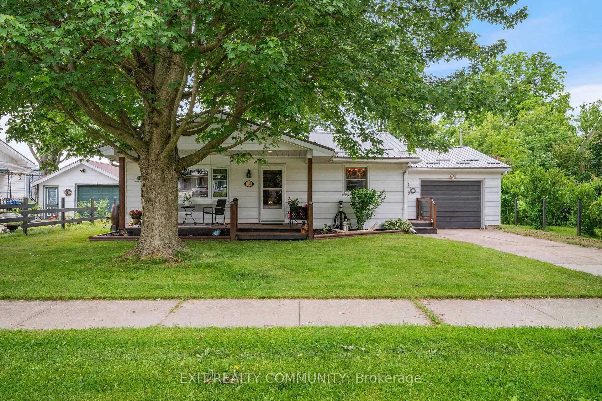 Photo 4 of 163 Elm Street E, Chatham-Kent, Bothwell — HOMEH