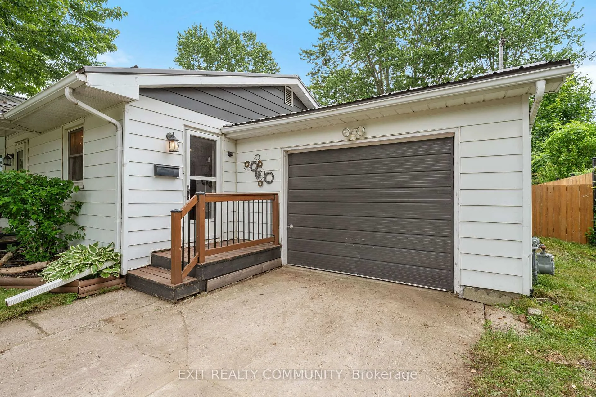 Photo 7 of 163 Elm Street E, Chatham-Kent, Bothwell — HOMEH