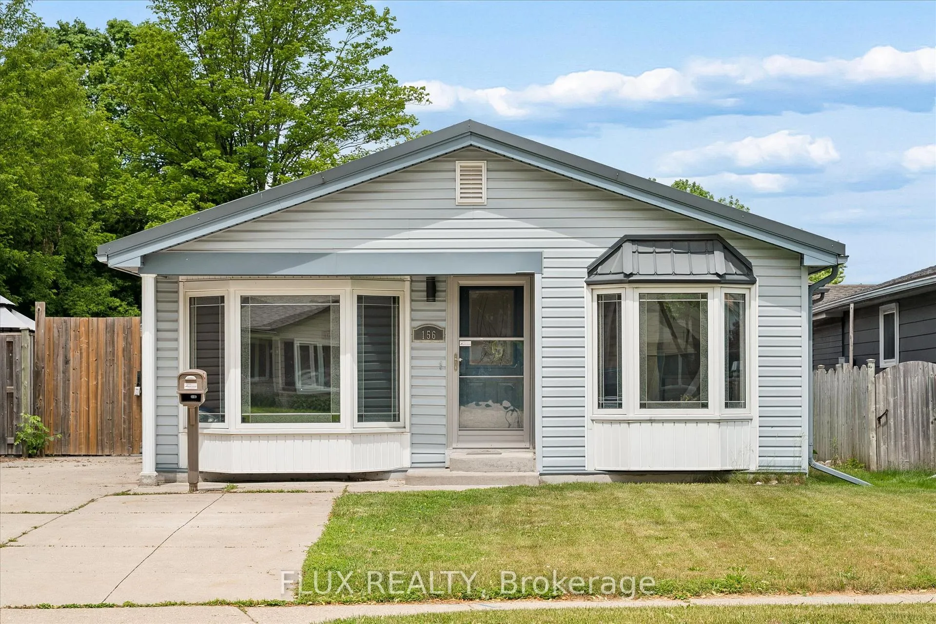 Photo 2 of 156 Traynor Avenue, Kitchener, Vanier - Kitchener — HOMEH
