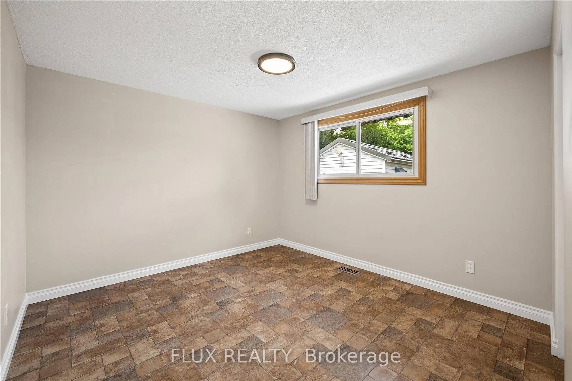 Photo 18 of 156 Traynor Avenue, Kitchener, Vanier - Kitchener — HOMEH