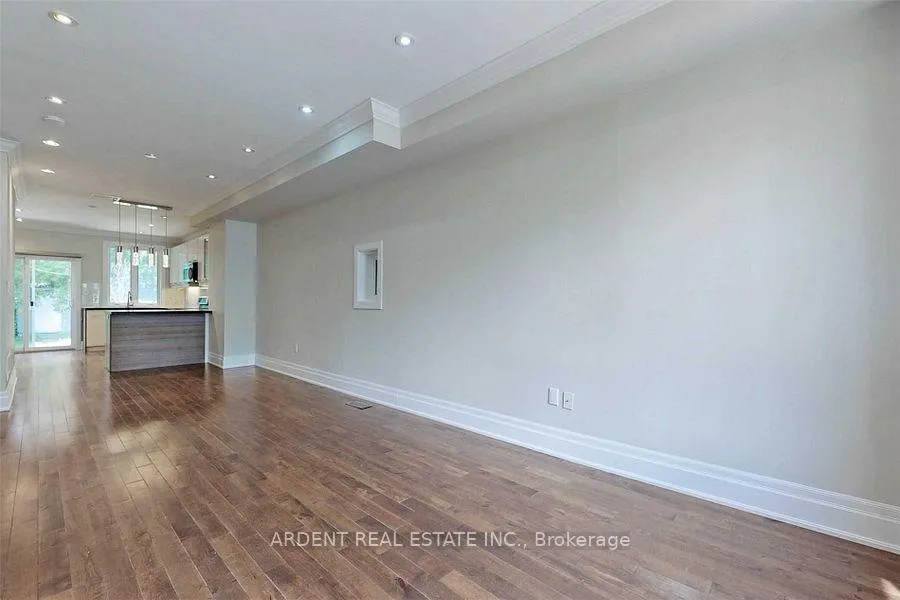 Photo 6 of 486 Main Street, Toronto, Woodbine-Lumsden — HOMEH