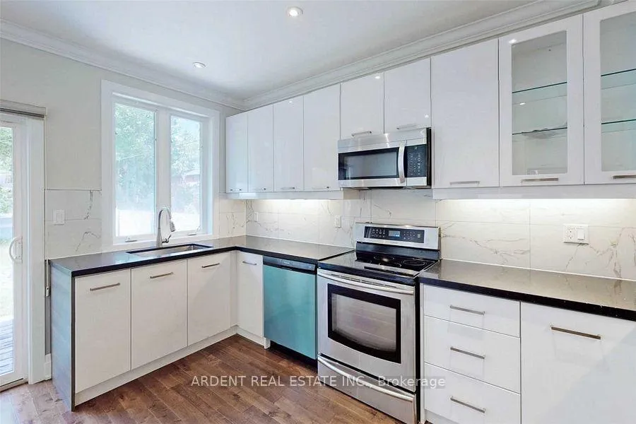 Photo 10 of 486 Main Street, Toronto, Woodbine-Lumsden — HOMEH