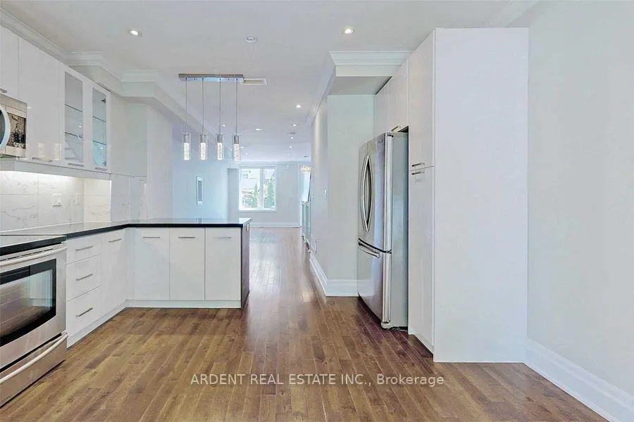 Photo 12 of 486 Main Street, Toronto, Woodbine-Lumsden — HOMEH