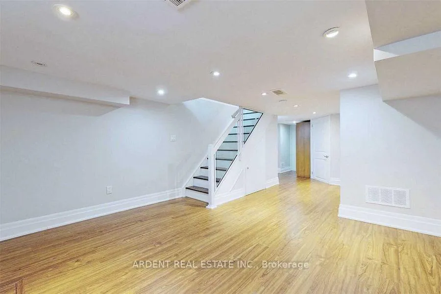 Photo 29 of 486 Main Street, Toronto, Woodbine-Lumsden — HOMEH