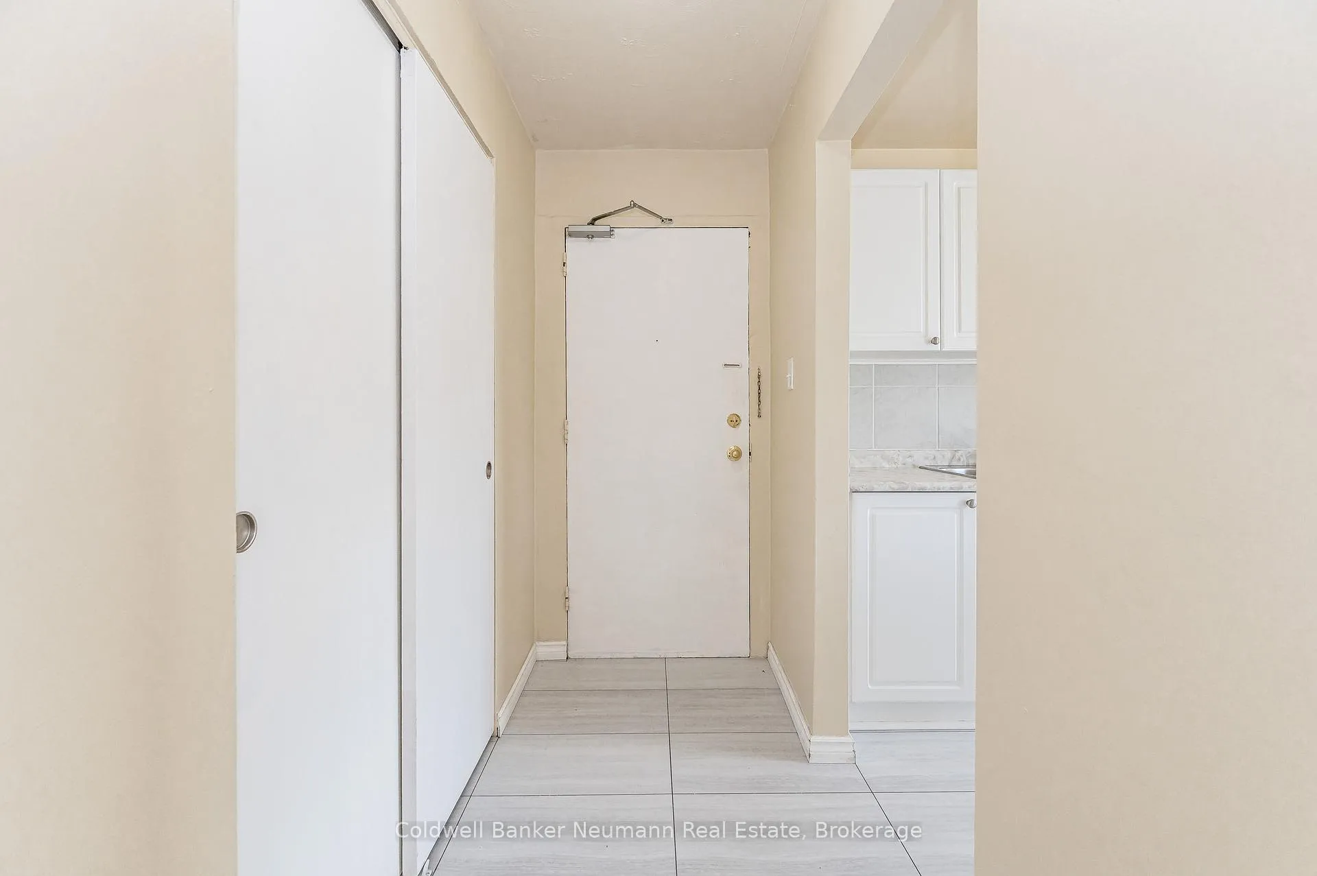 Photo 3 of 10 Glenbrook Drive, Guelph, Victoria North — HOMEH