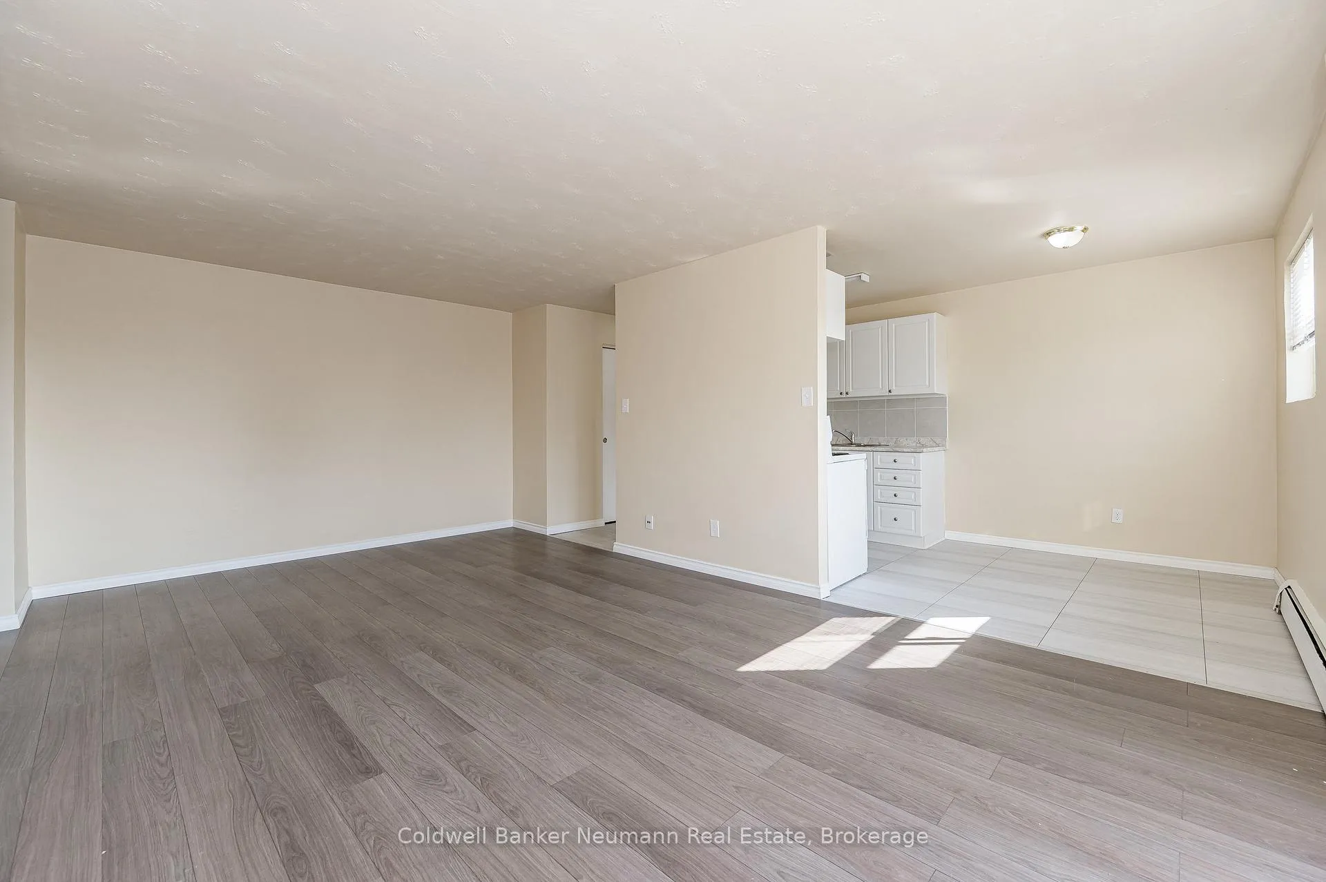 Photo 6 of 10 Glenbrook Drive, Guelph, Victoria North — HOMEH