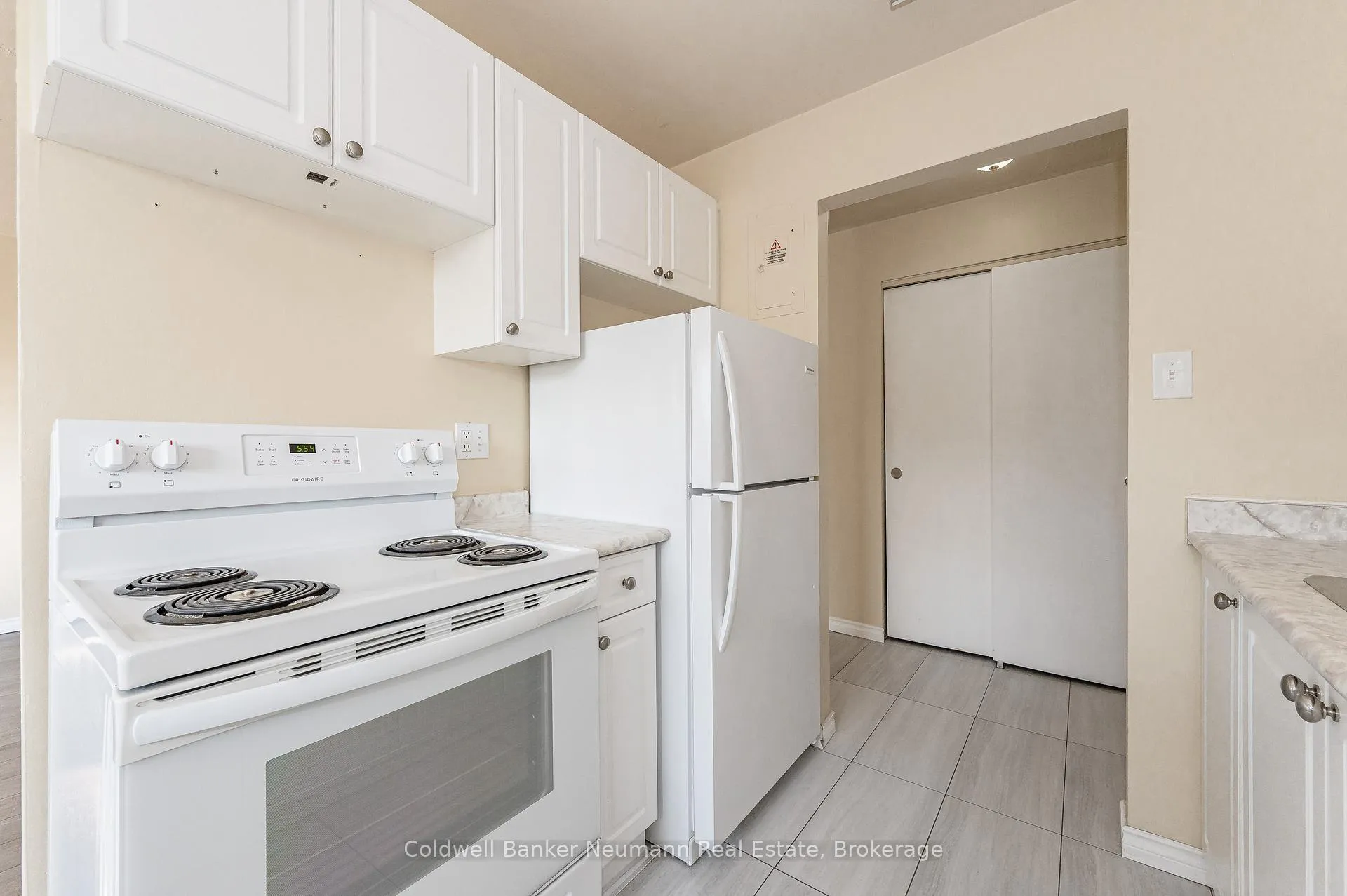 Photo 8 of 10 Glenbrook Drive, Guelph, Victoria North — HOMEH