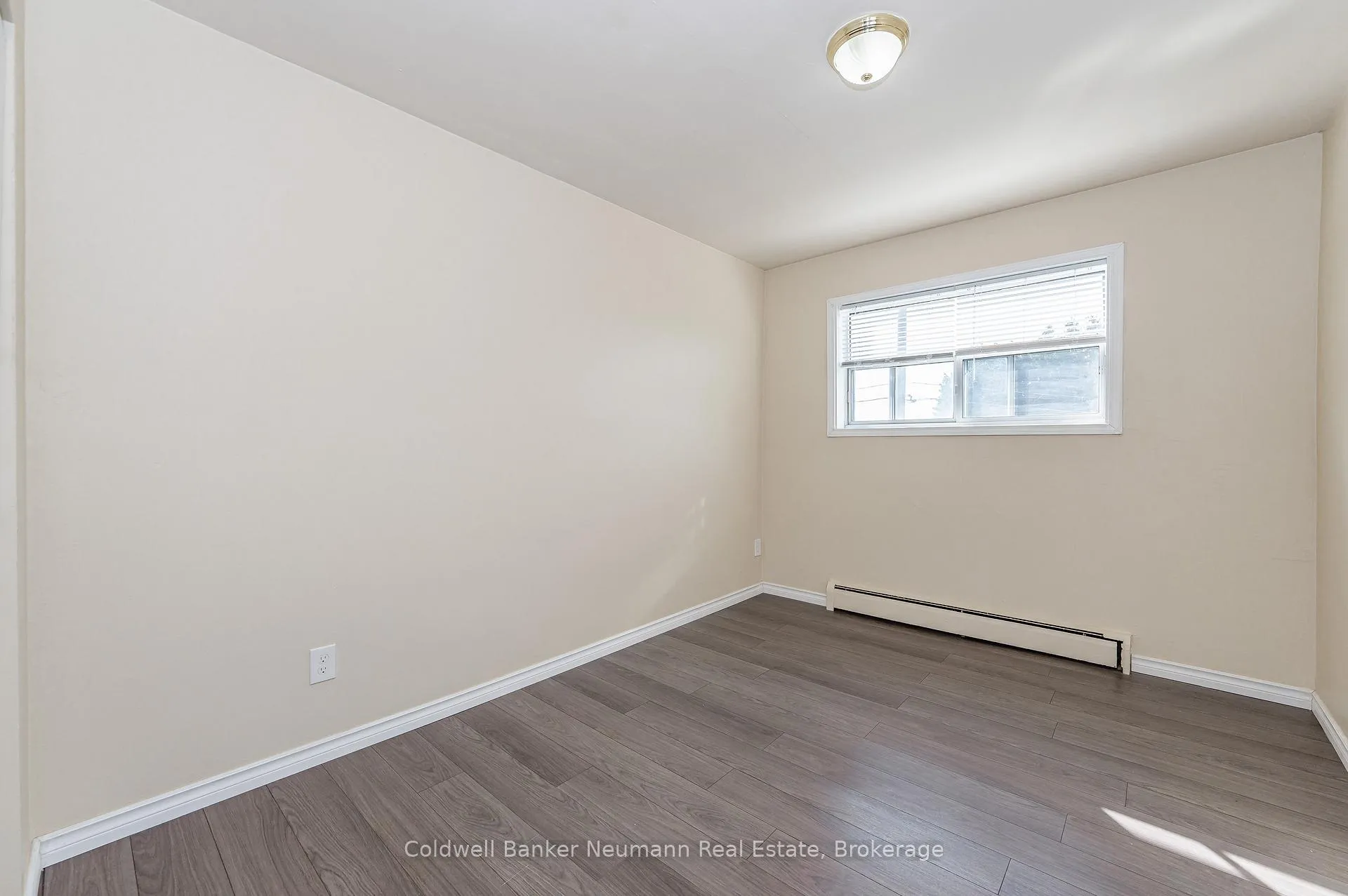 Photo 11 of 10 Glenbrook Drive, Guelph, Victoria North — HOMEH