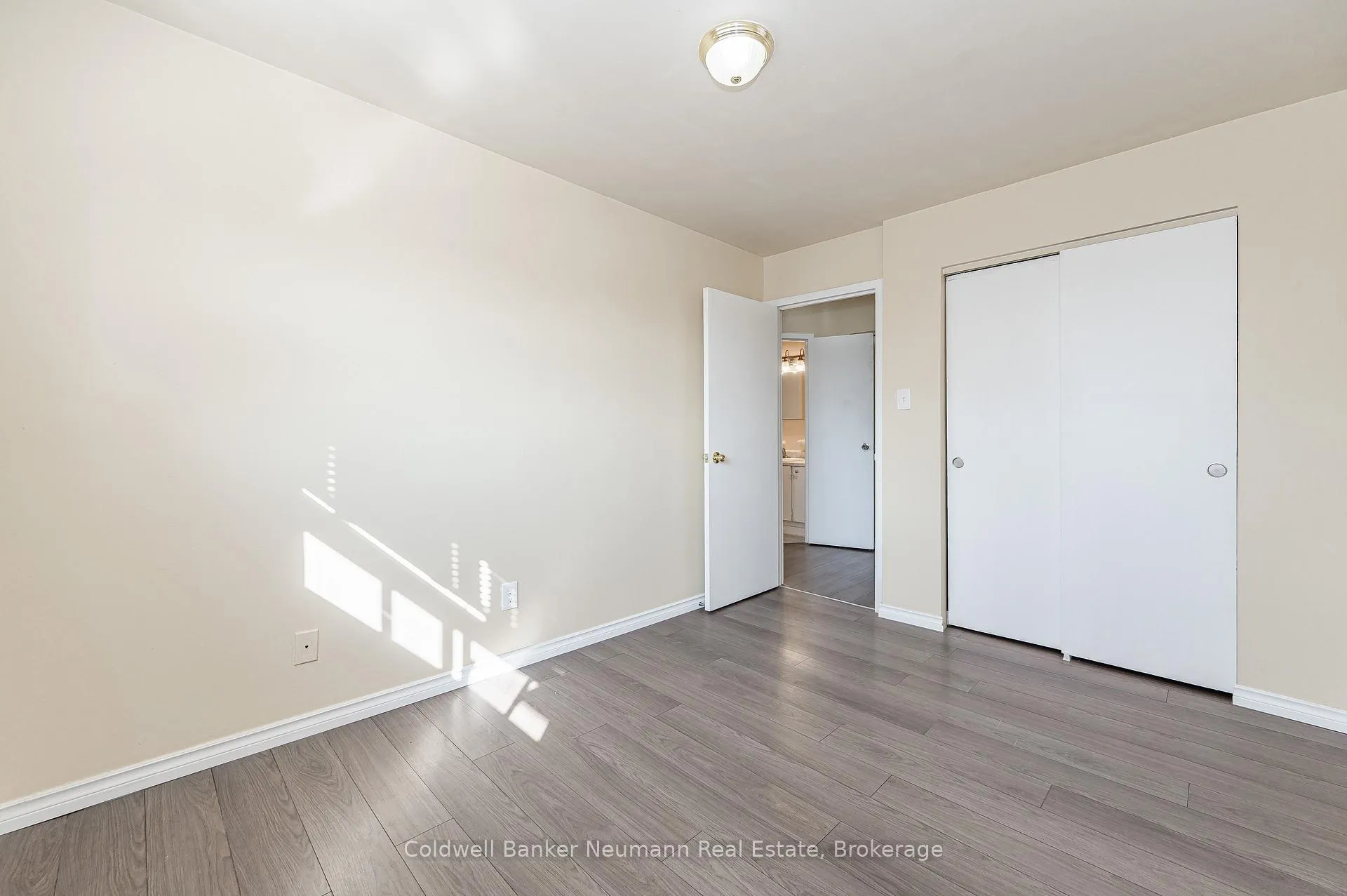 Photo 12 of 10 Glenbrook Drive, Guelph, Victoria North — HOMEH