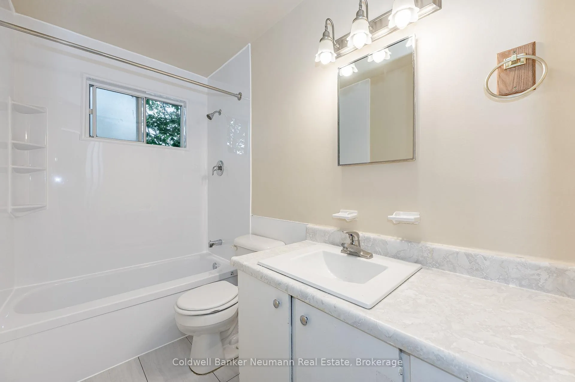 Photo 15 of 10 Glenbrook Drive, Guelph, Victoria North — HOMEH