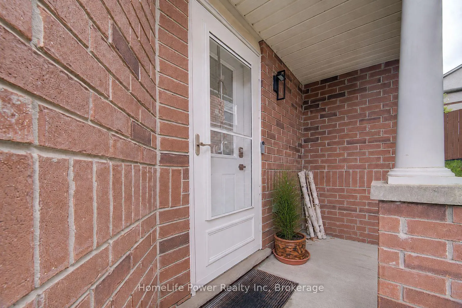 Photo 4 of 533 Activa Avenue, Kitchener, Larentian West — HOMEH