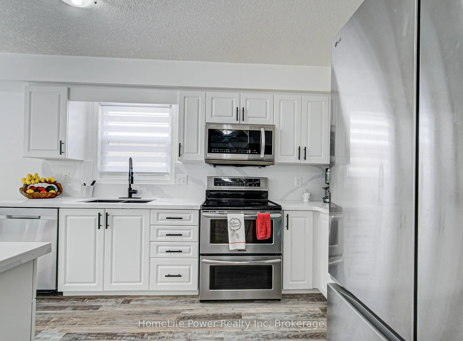 Photo 16 of 533 Activa Avenue, Kitchener, Larentian West — HOMEH