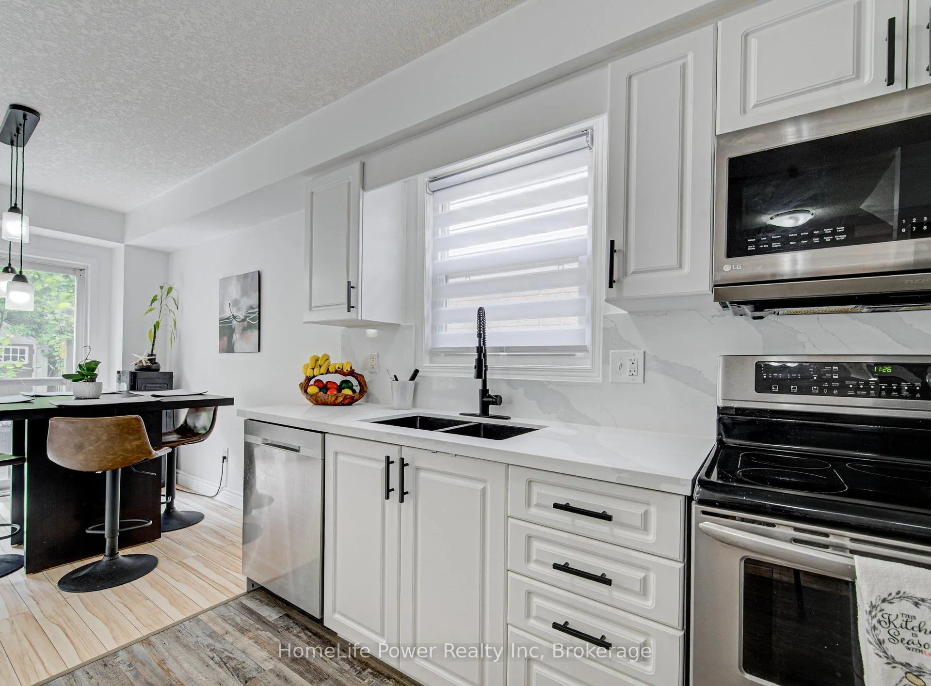 Photo 17 of 533 Activa Avenue, Kitchener, Larentian West — HOMEH