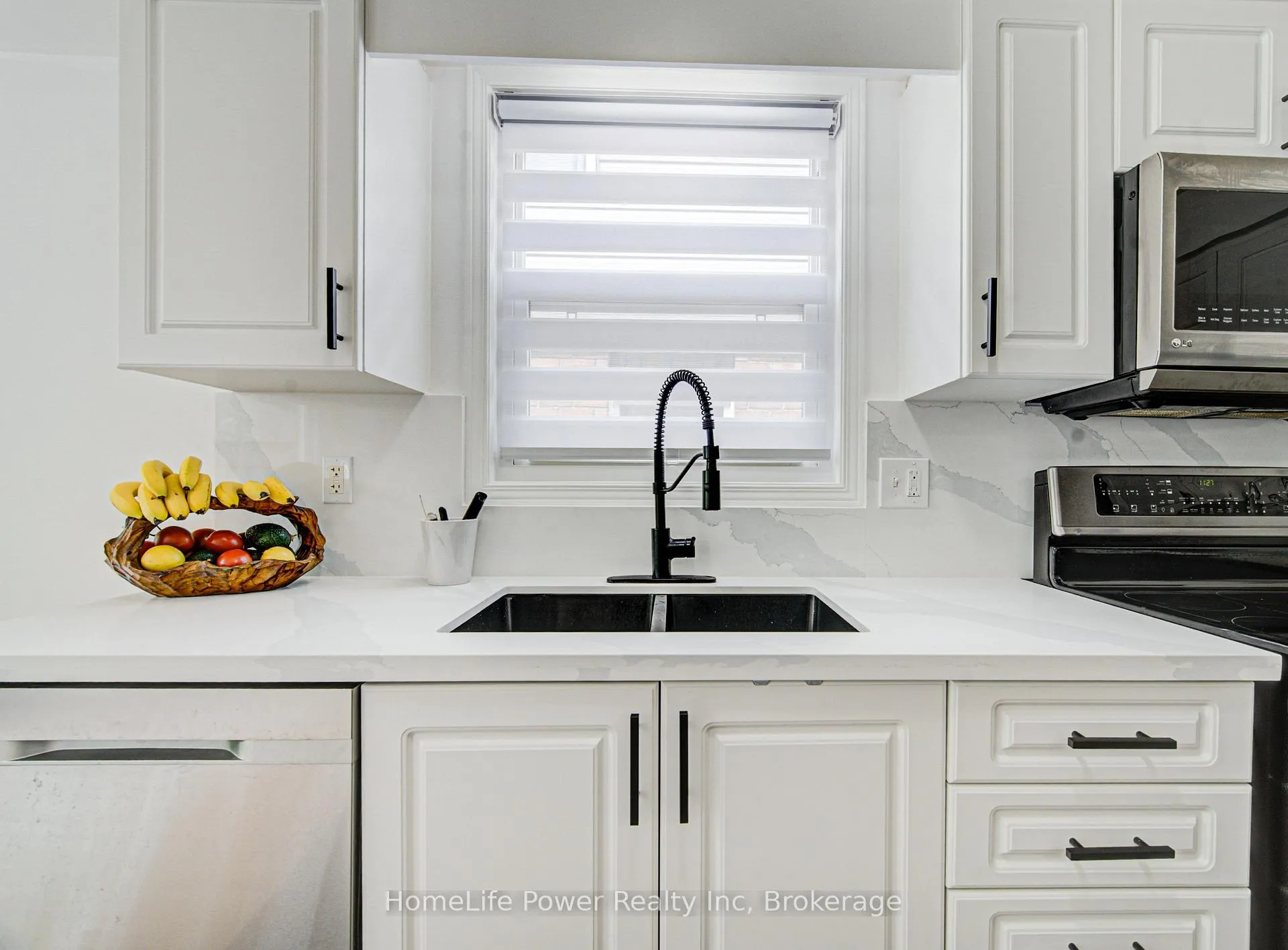 Photo 18 of 533 Activa Avenue, Kitchener, Larentian West — HOMEH