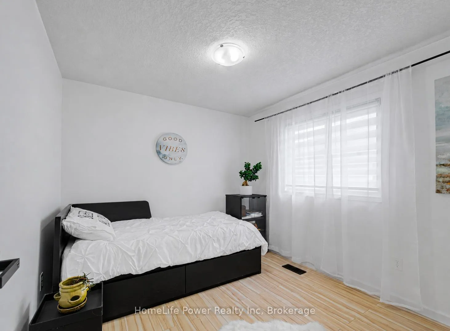 Photo 24 of 533 Activa Avenue, Kitchener, Larentian West — HOMEH