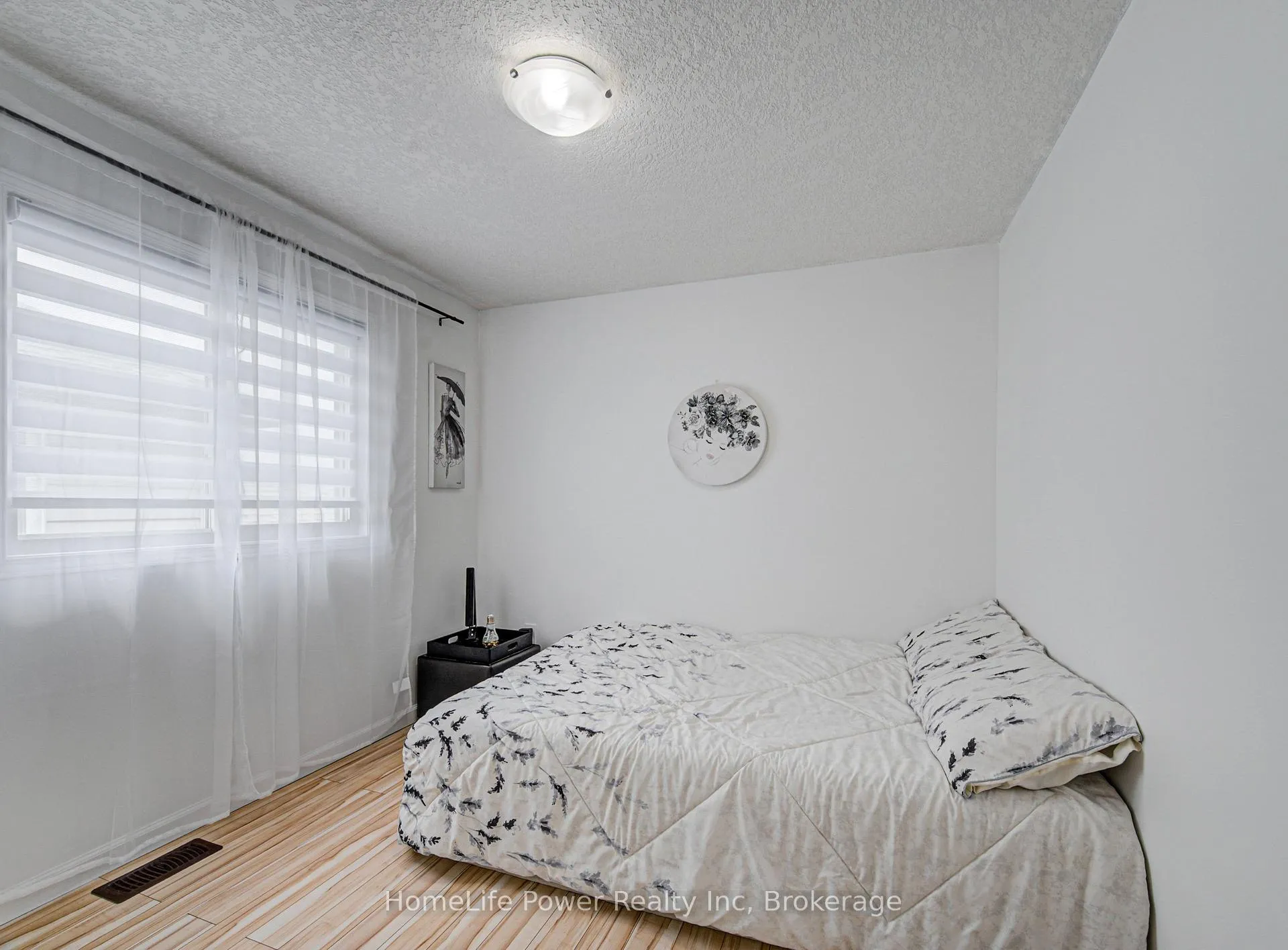 Photo 25 of 533 Activa Avenue, Kitchener, Larentian West — HOMEH