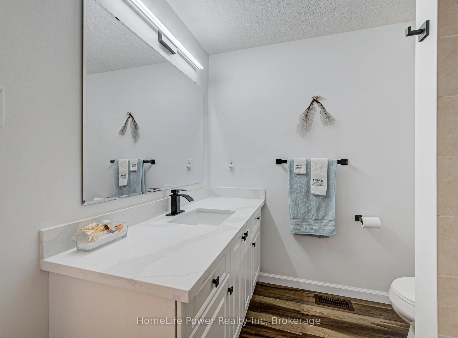 Photo 27 of 533 Activa Avenue, Kitchener, Larentian West — HOMEH