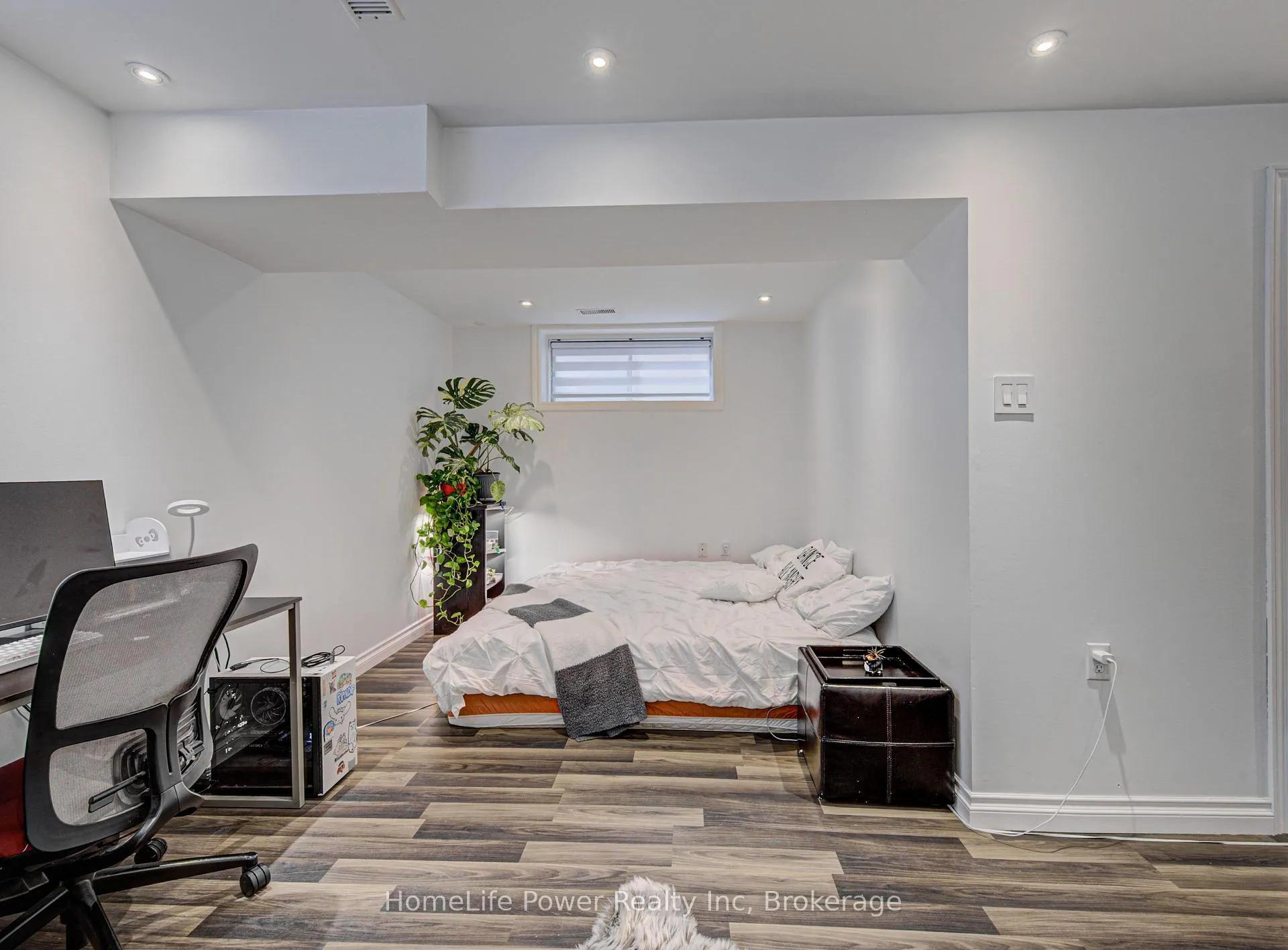 Photo 34 of 533 Activa Avenue, Kitchener, Larentian West — HOMEH
