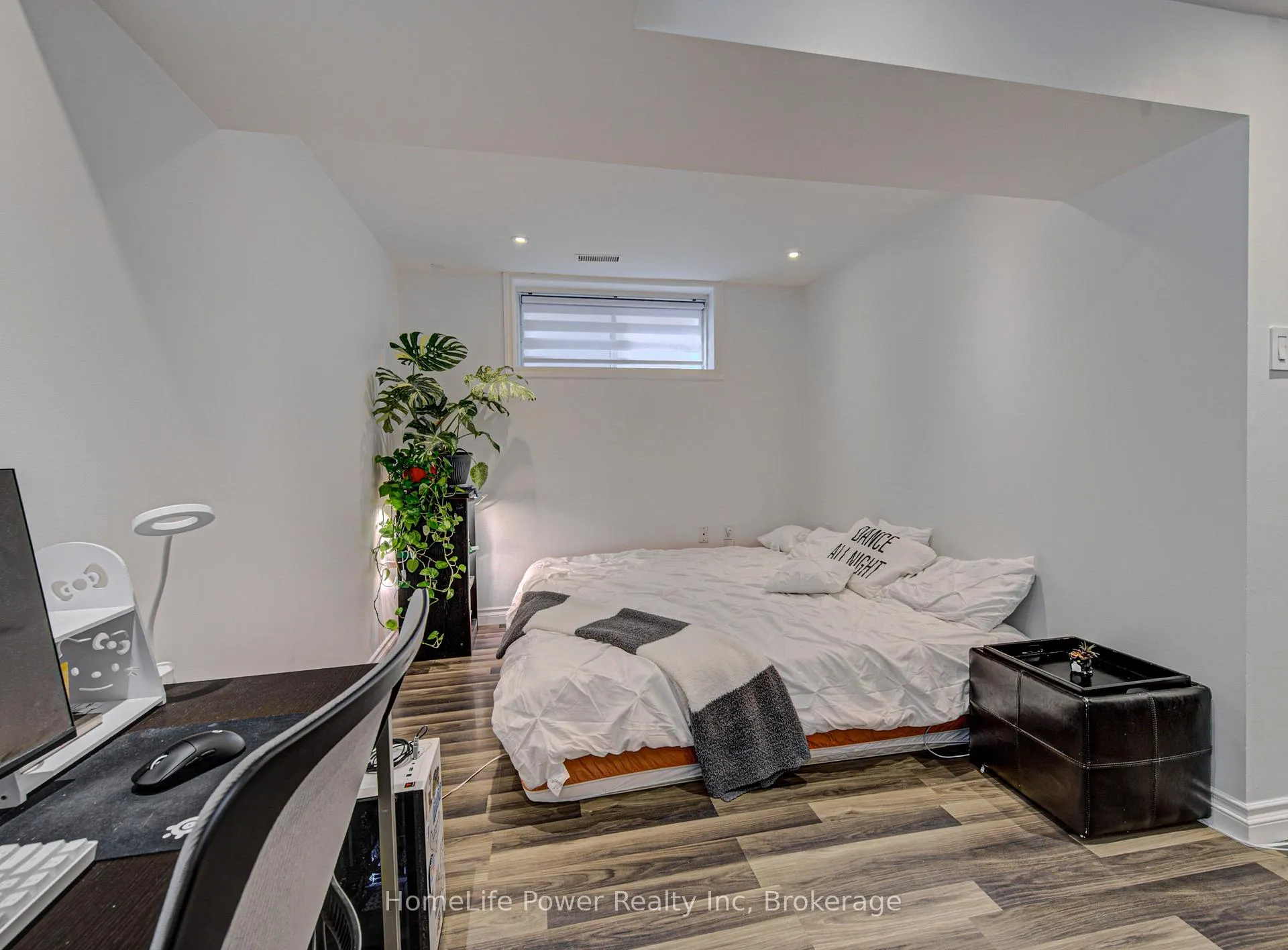 Photo 35 of 533 Activa Avenue, Kitchener, Larentian West — HOMEH