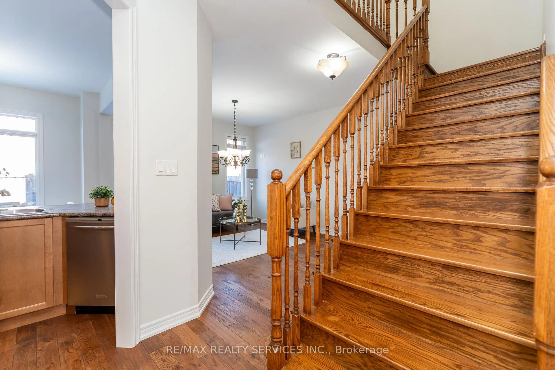 Photo 6 of 112 Amaranth Crescent, Brampton, Northwest Sandalwood Parkway — HOMEH