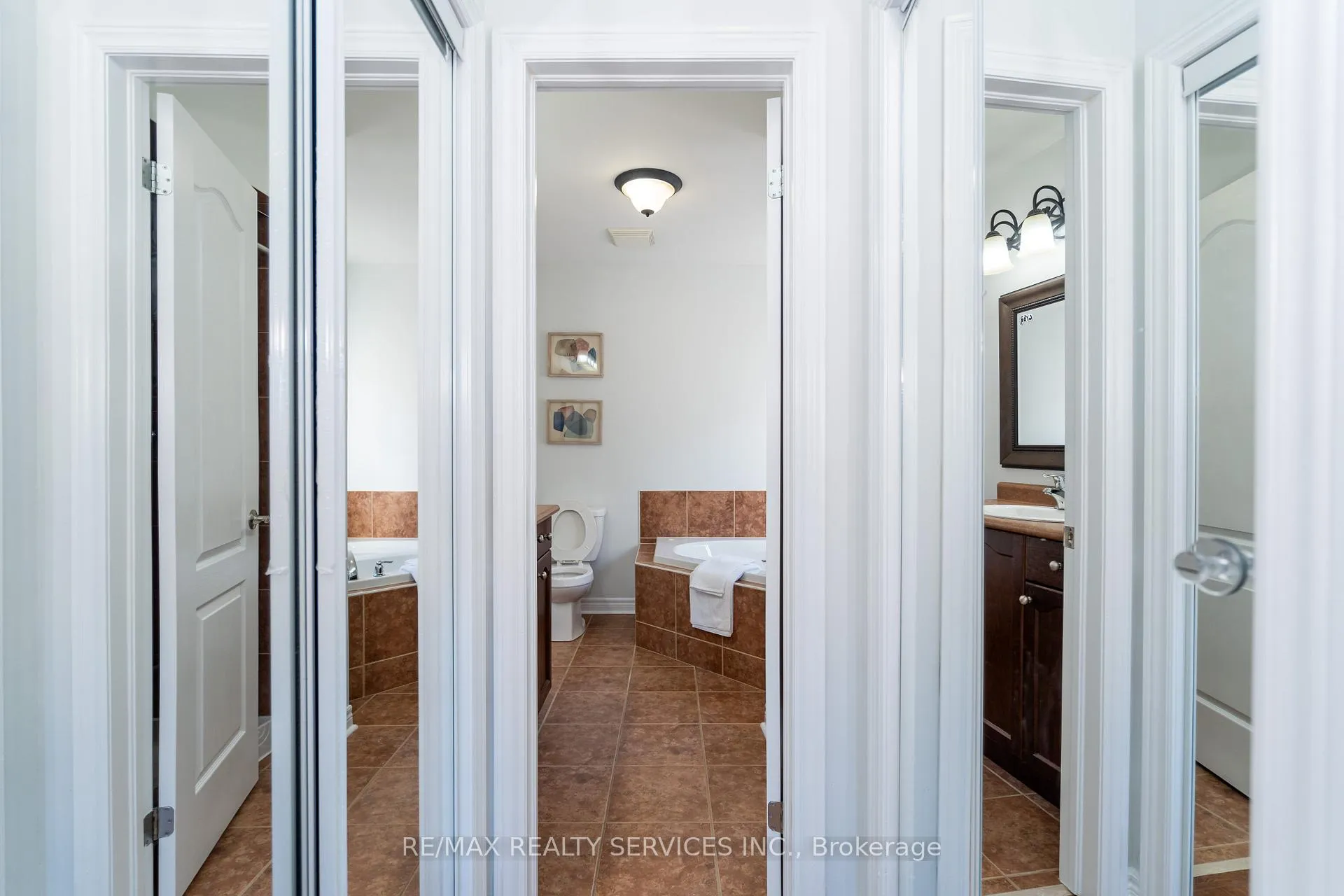 Photo 20 of 112 Amaranth Crescent, Brampton, Northwest Sandalwood Parkway — HOMEH