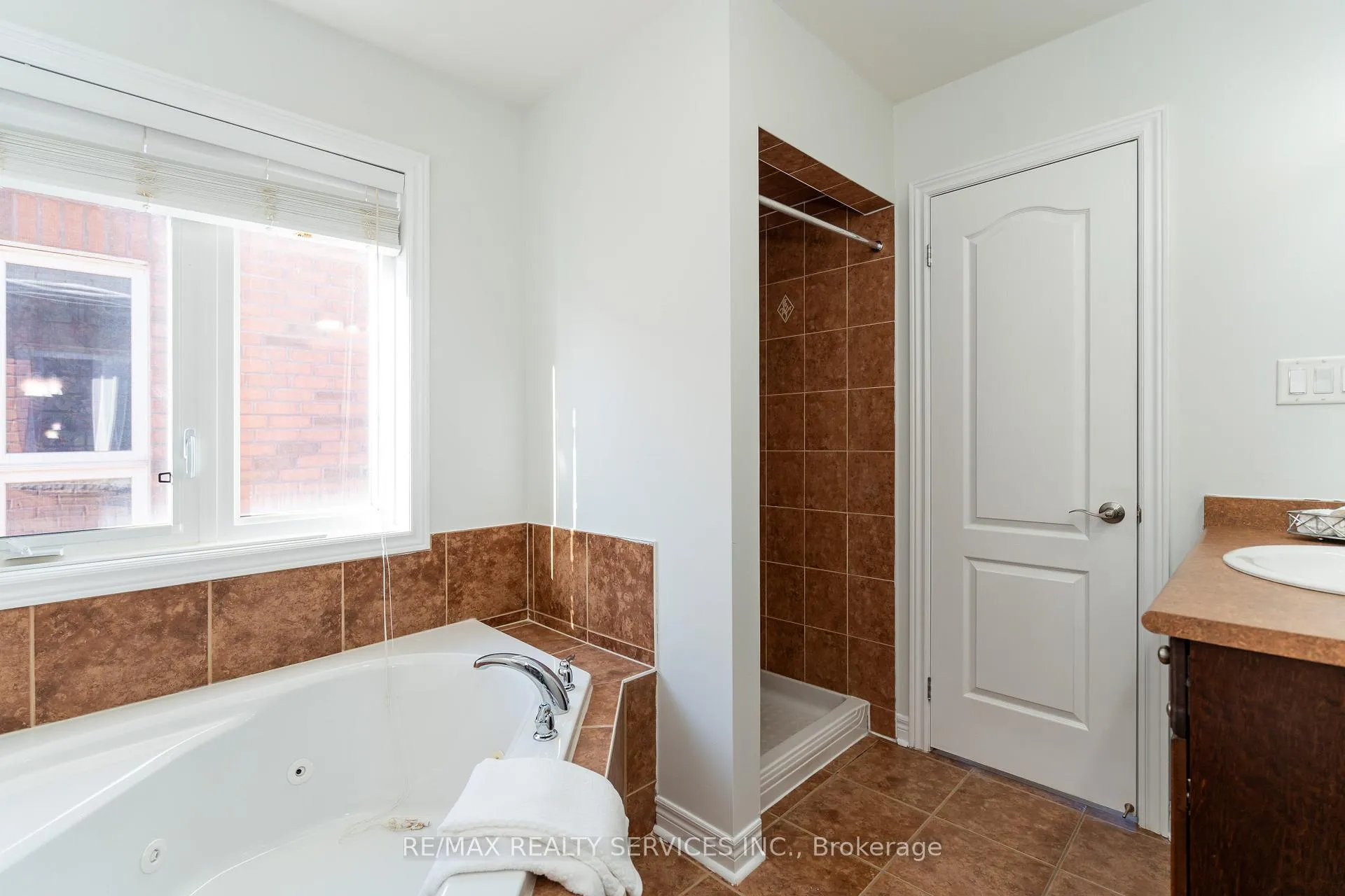 Photo 22 of 112 Amaranth Crescent, Brampton, Northwest Sandalwood Parkway — HOMEH