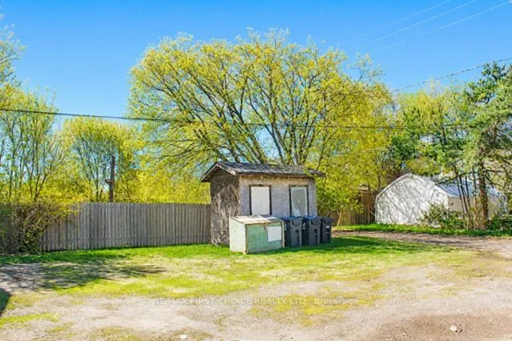 Photo 2 of 303 Frederica Street W, Thunder Bay, Westfort — HOMEH