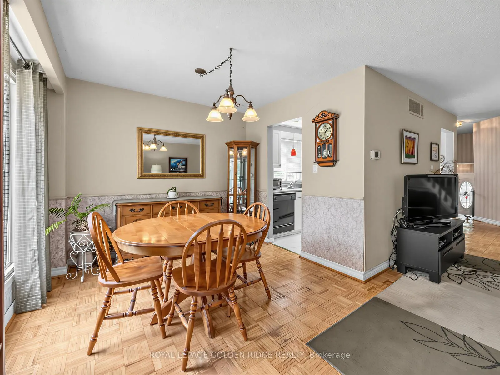 Photo 6 of 23 Natalie Court, Markham, Markham Village — HOMEH