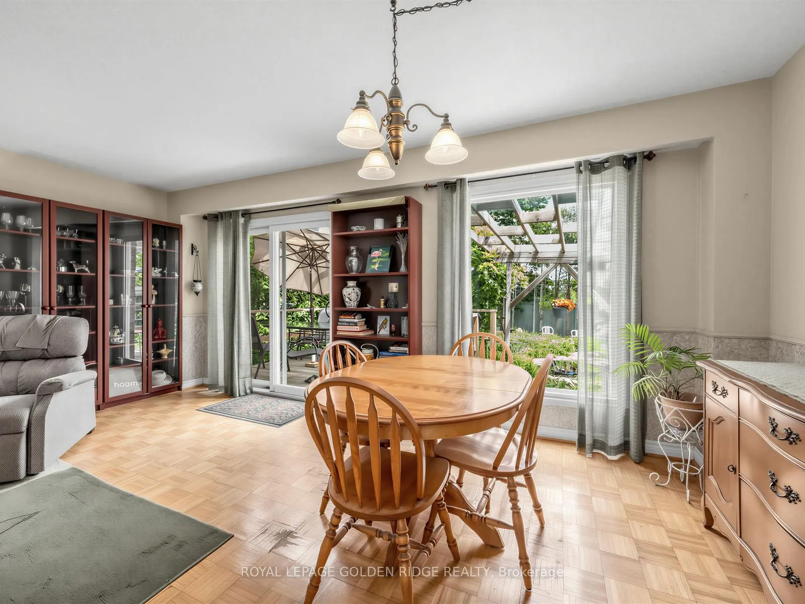 Photo 8 of 23 Natalie Court, Markham, Markham Village — HOMEH