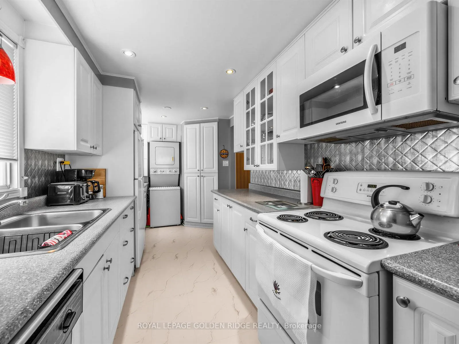 Photo 9 of 23 Natalie Court, Markham, Markham Village — HOMEH
