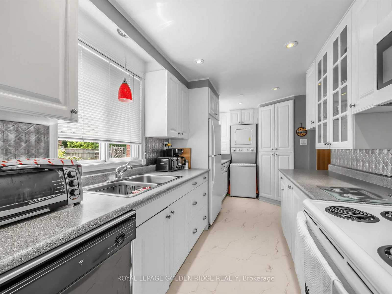 Photo 10 of 23 Natalie Court, Markham, Markham Village — HOMEH