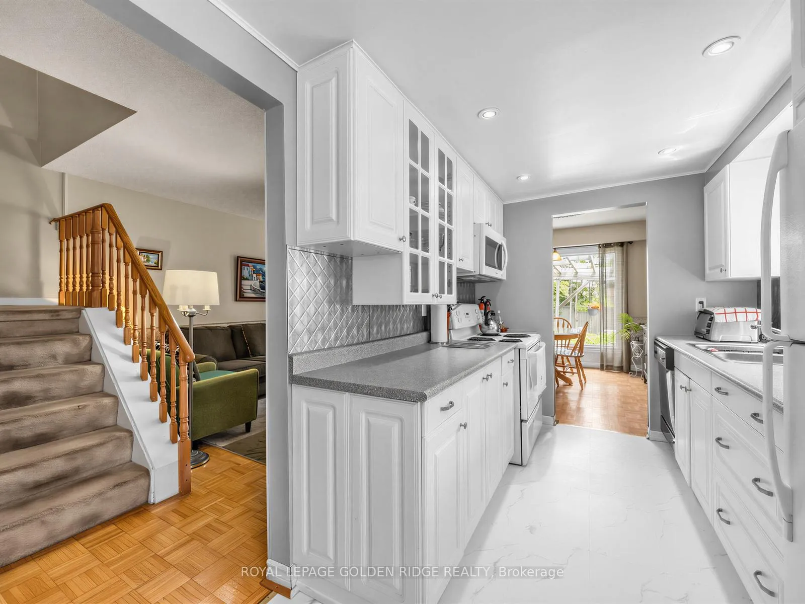 Photo 11 of 23 Natalie Court, Markham, Markham Village — HOMEH