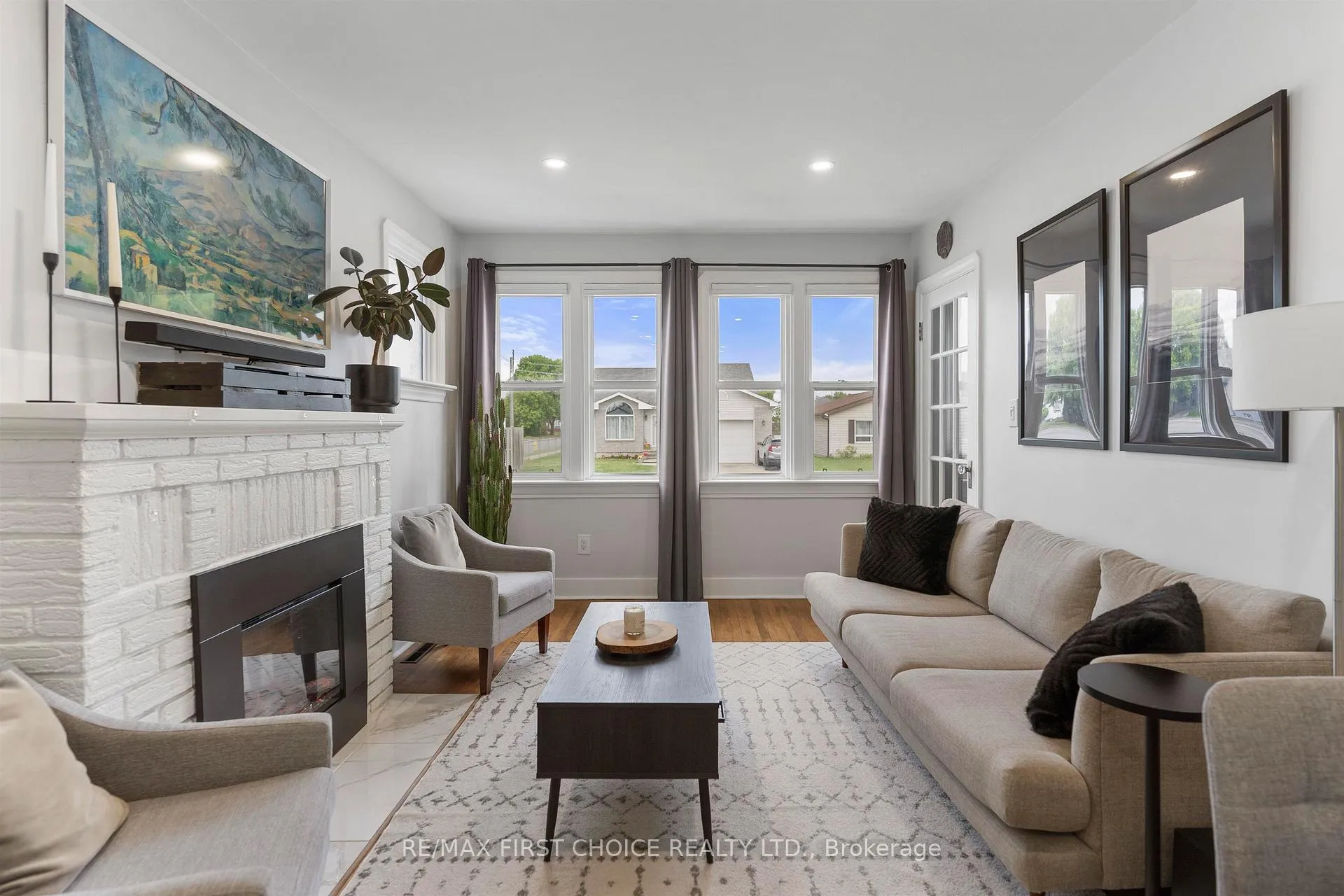 Photo 2 of 1503 Walsh Street E, Thunder Bay, Hyde Park — HOMEH