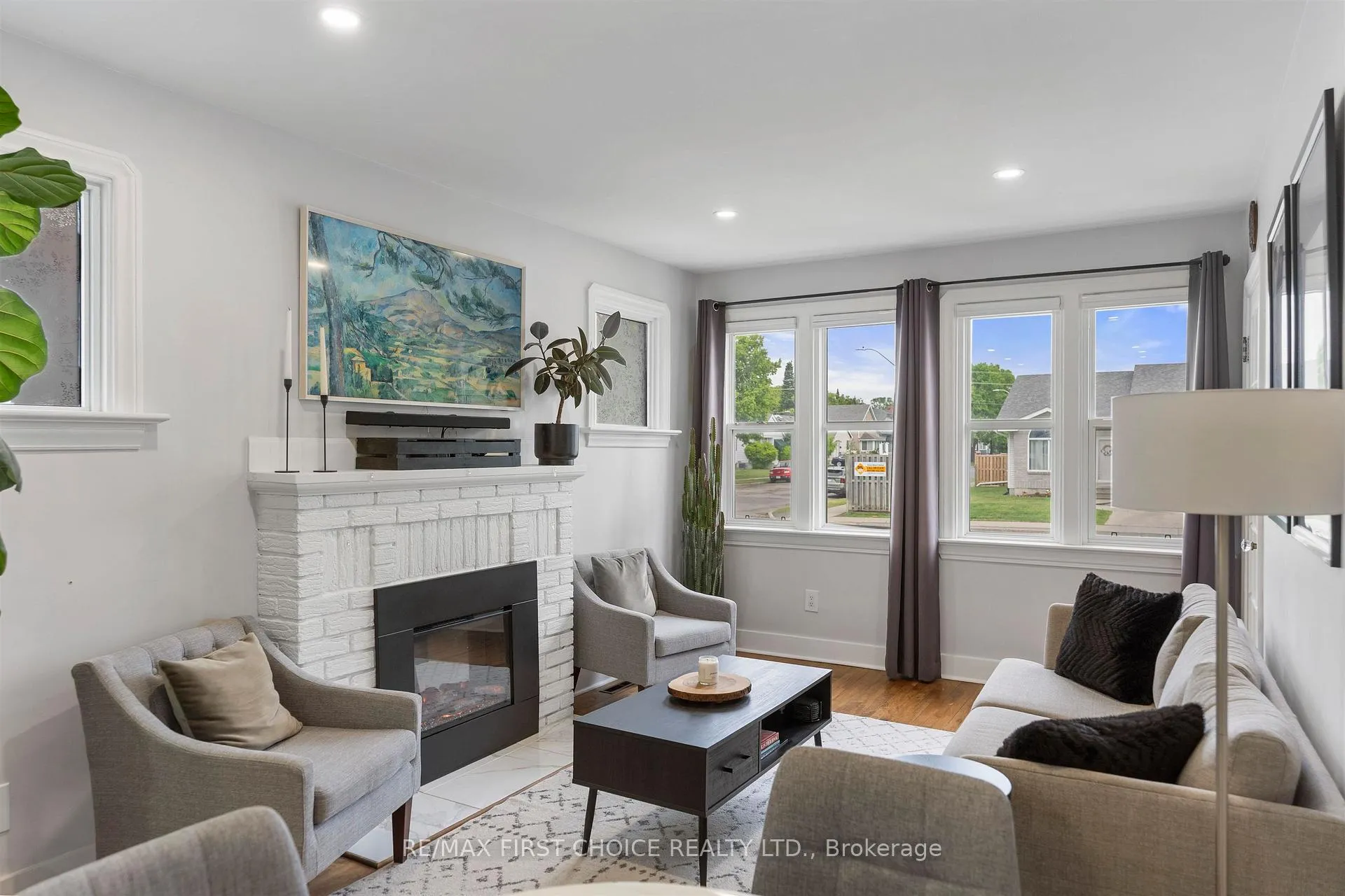 Photo 3 of 1503 Walsh Street E, Thunder Bay, Hyde Park — HOMEH