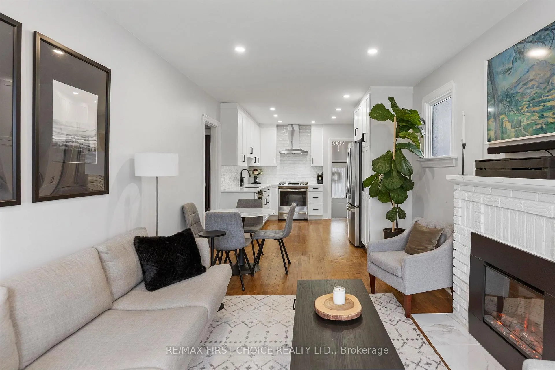Photo 4 of 1503 Walsh Street E, Thunder Bay, Hyde Park — HOMEH