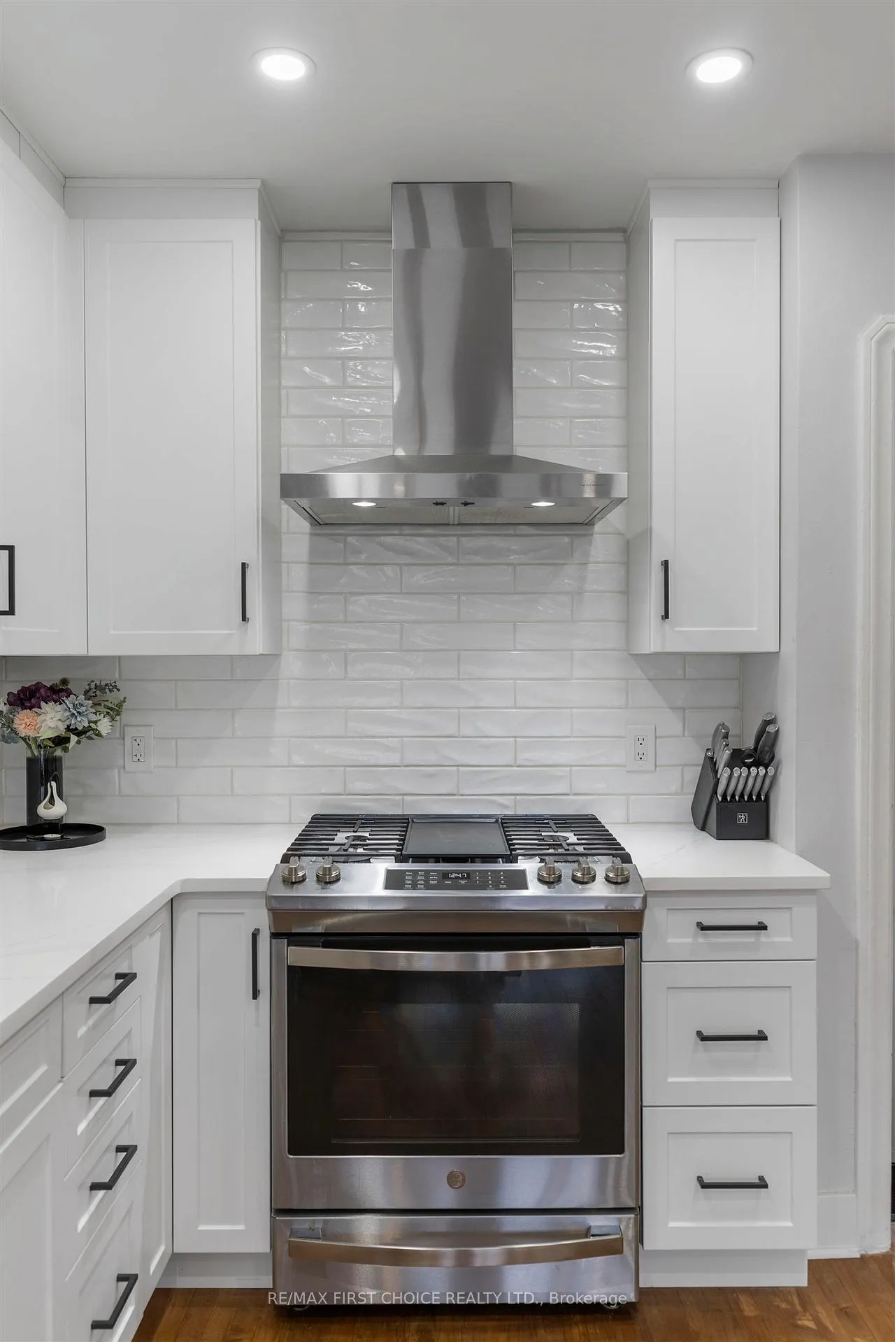 Photo 10 of 1503 Walsh Street E, Thunder Bay, Hyde Park — HOMEH