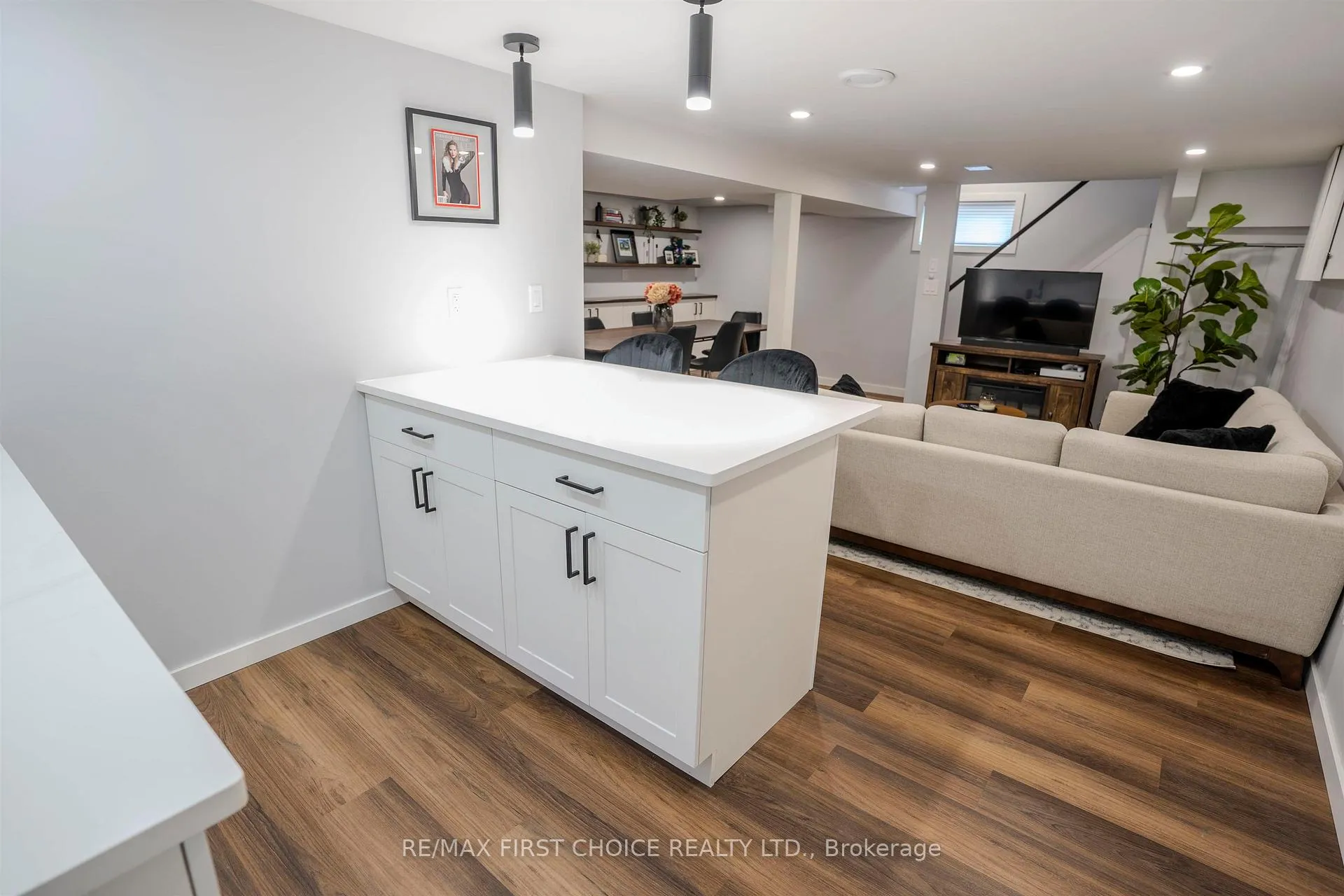 Photo 13 of 1503 Walsh Street E, Thunder Bay, Hyde Park — HOMEH