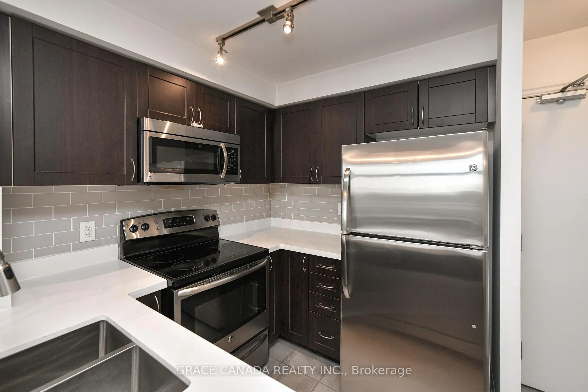 Photo 20 of Unit 508, 1940 Ironstone Drive, Burlington, Uptown — HOMEH