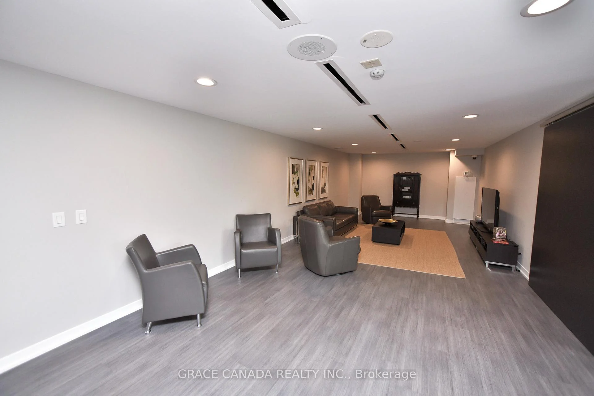 Photo 15 of Unit 508, 1940 Ironstone Drive, Burlington, Uptown — HOMEH