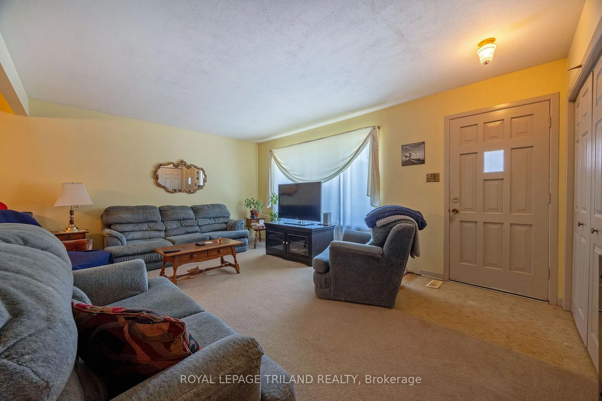 Photo 3 of 192 Myrtle Street, St. Thomas — HOMEH