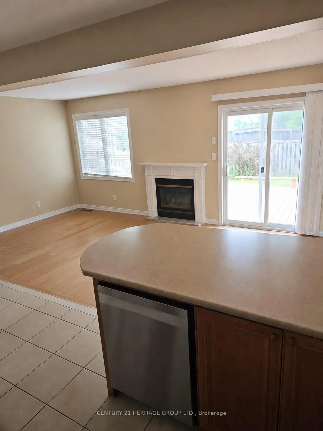 Photo 4 of 44 Starr Crescent, Aurora, Bayview Northeast — HOMEH