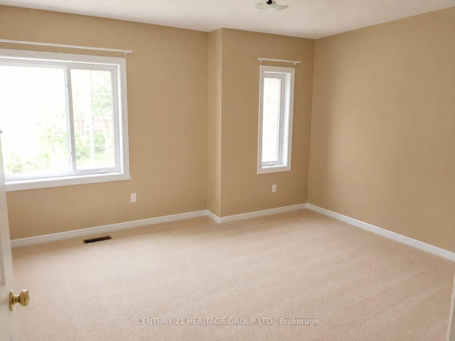 Photo 5 of 44 Starr Crescent, Aurora, Bayview Northeast — HOMEH