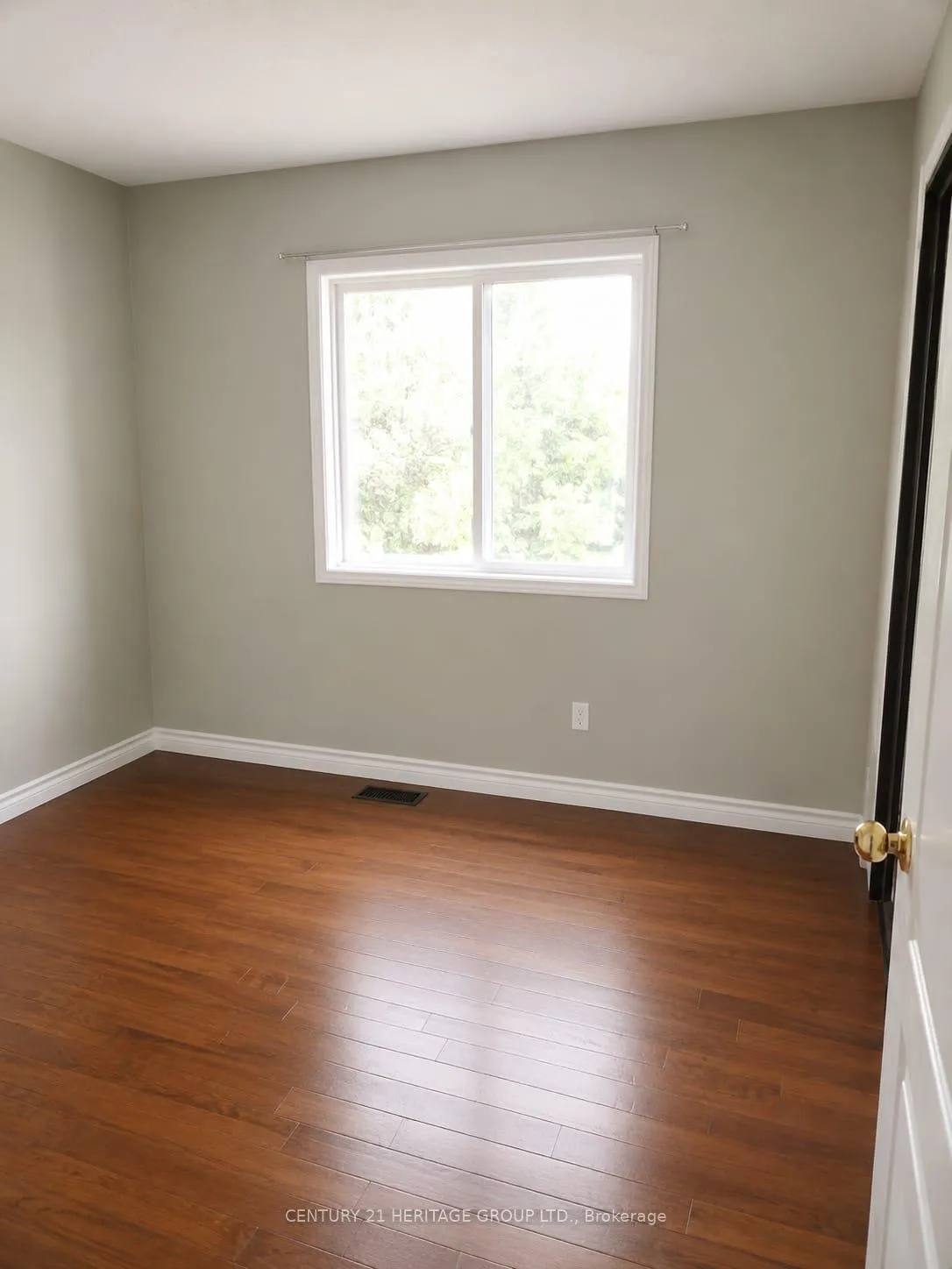 Photo 7 of 44 Starr Crescent, Aurora, Bayview Northeast — HOMEH