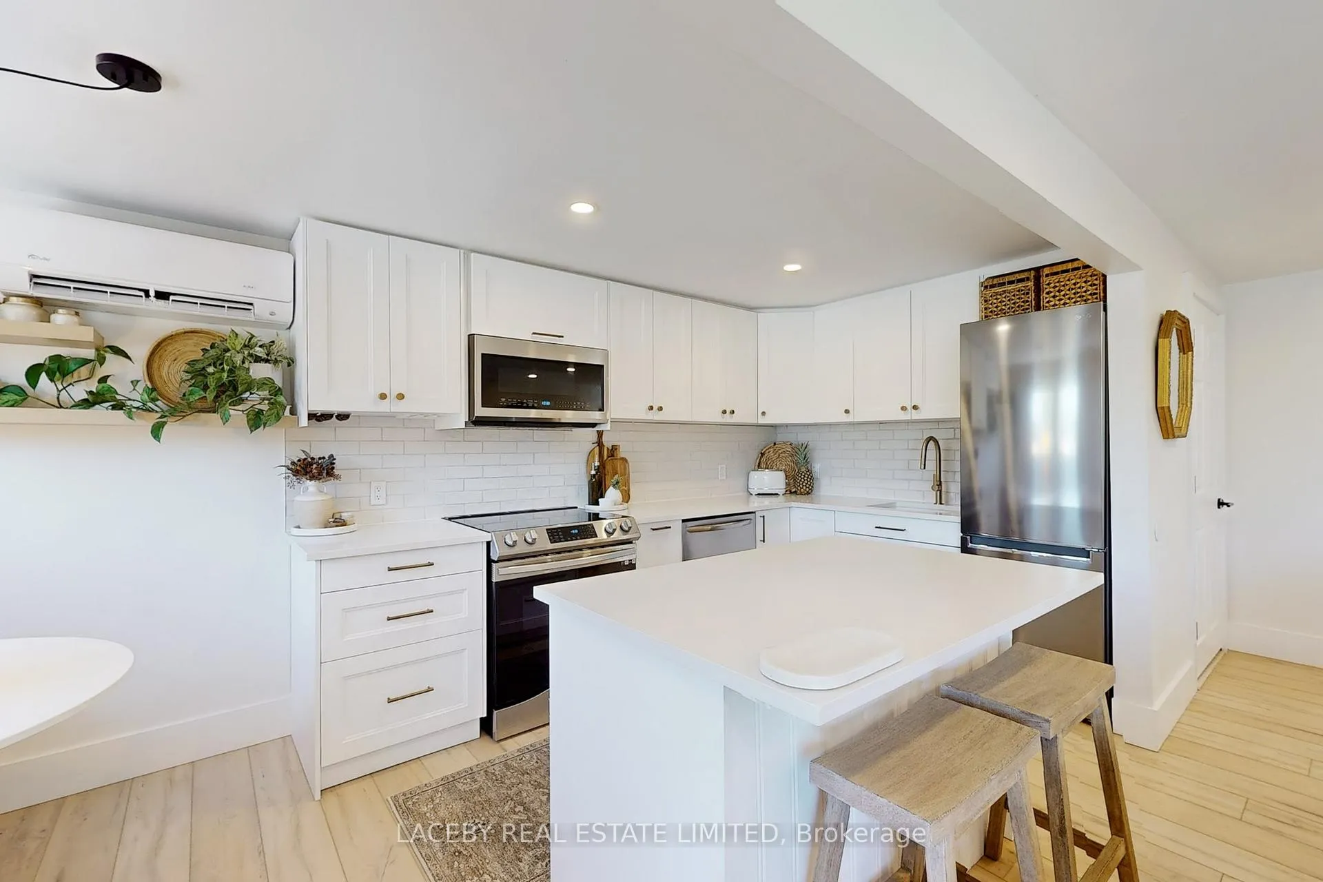 Photo 7 of 23 Queen Street, Innisfil, Cookstown — HOMEH
