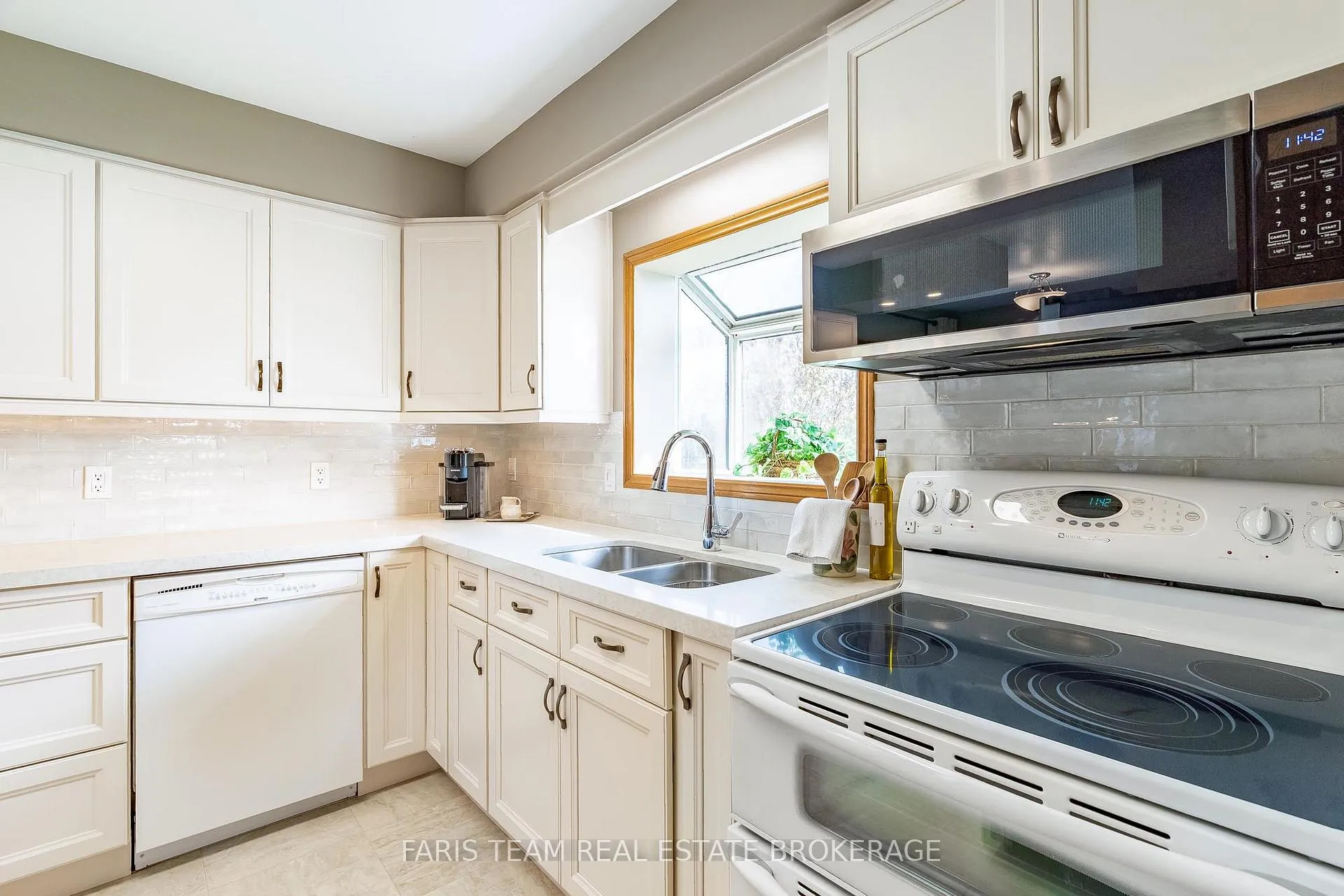 Photo 8 of 108 Sixth Street, Brock, Beaverton — HOMEH